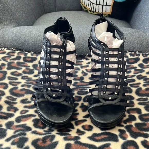 Franco Sarto black leather heeled studded shoe size 8 1/2.  Wear on the heels. - Picture 1 of 7
